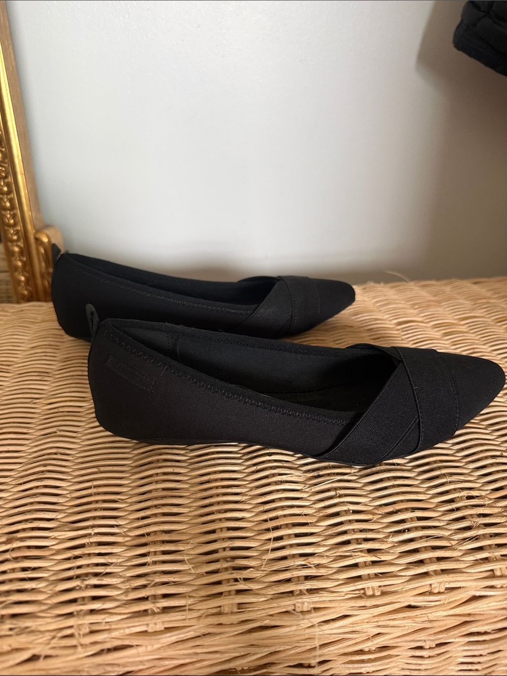 Anne Klein Black Pointed-Toe Crossover Flats - Picture 3 of 7